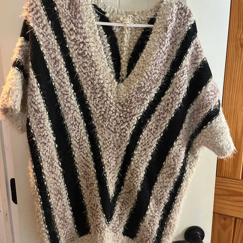 Mystree Navy and Cream V-Neck Sweater
